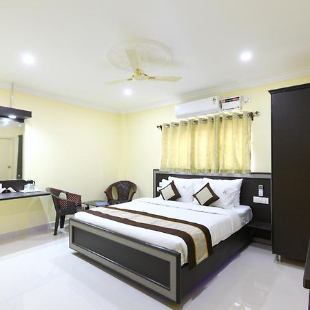 Pleasant Days Hotel Chennai Esterno foto