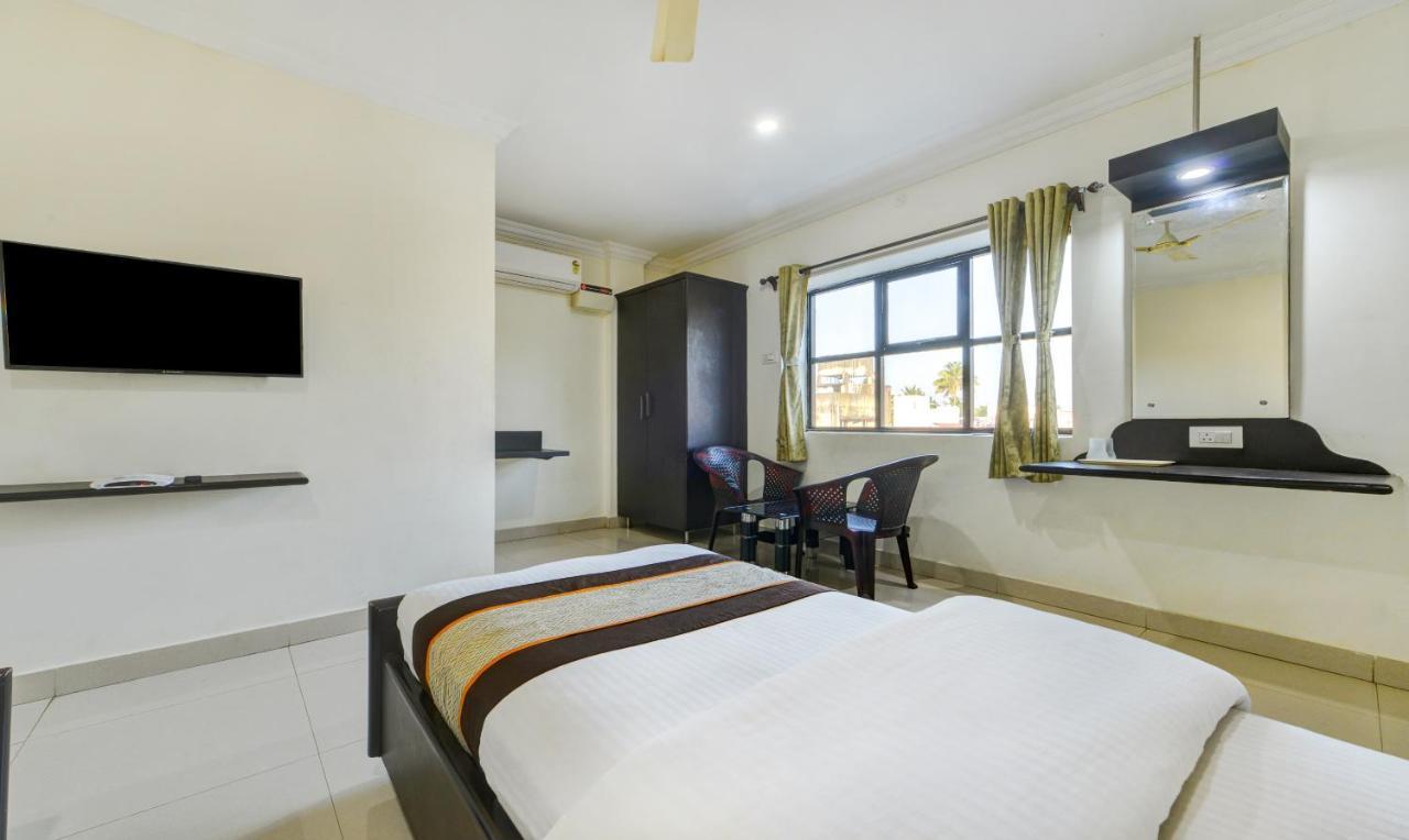 Pleasant Days Hotel Chennai Esterno foto