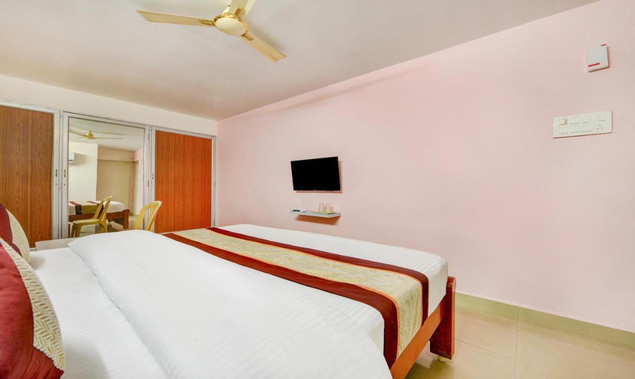 Pleasant Days Hotel Chennai Esterno foto