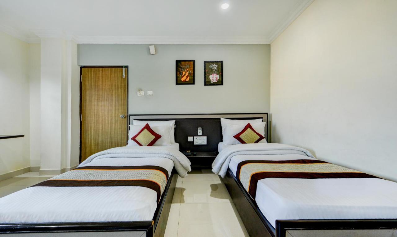 Pleasant Days Hotel Chennai Esterno foto