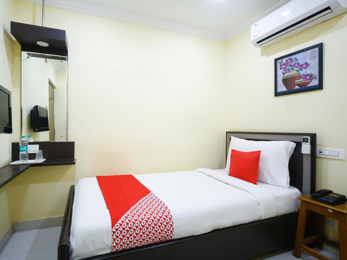 Pleasant Days Hotel Chennai Esterno foto